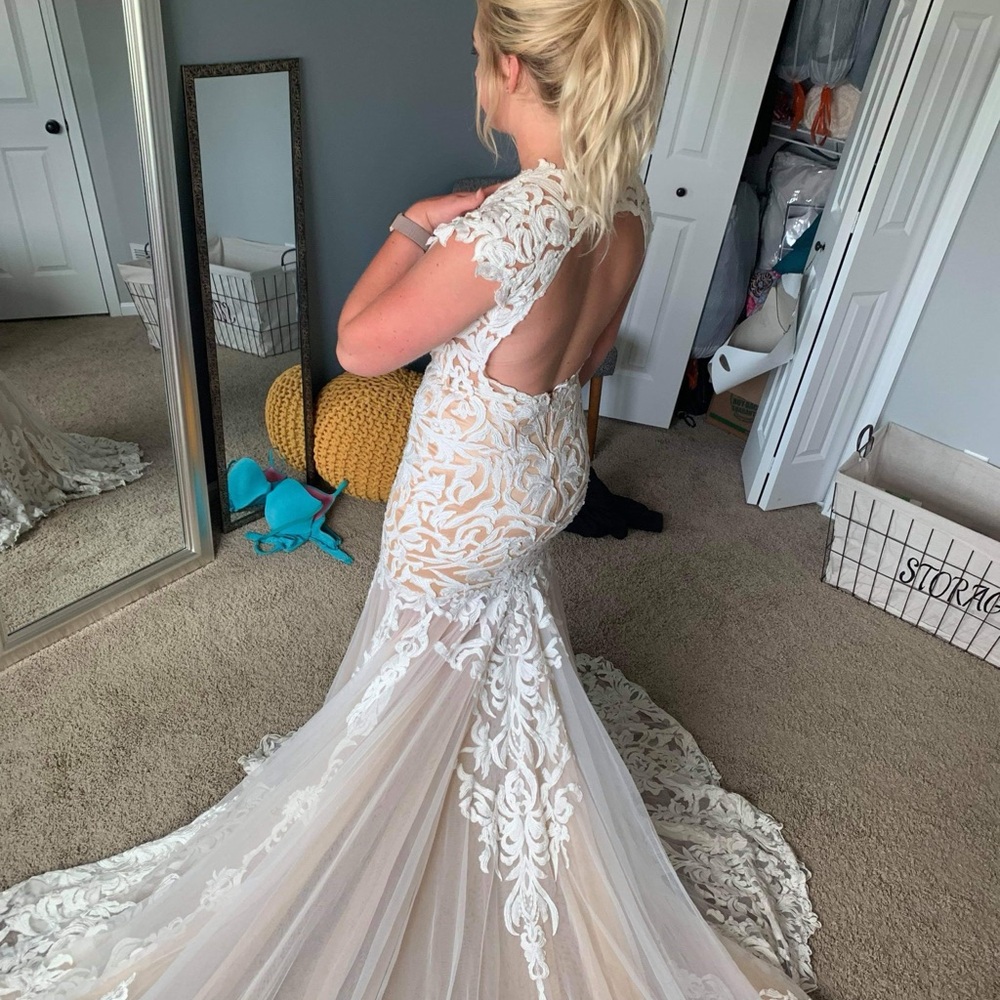 Ivory & Lace Wedding Dress